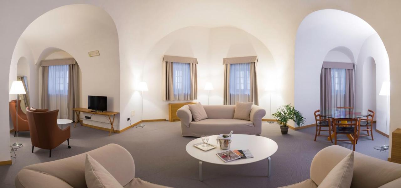 Hotel Cavour Et Des Officiers Bard Kültér fotó