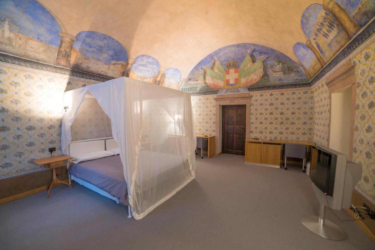 Hotel Cavour Et Des Officiers Bard Kültér fotó